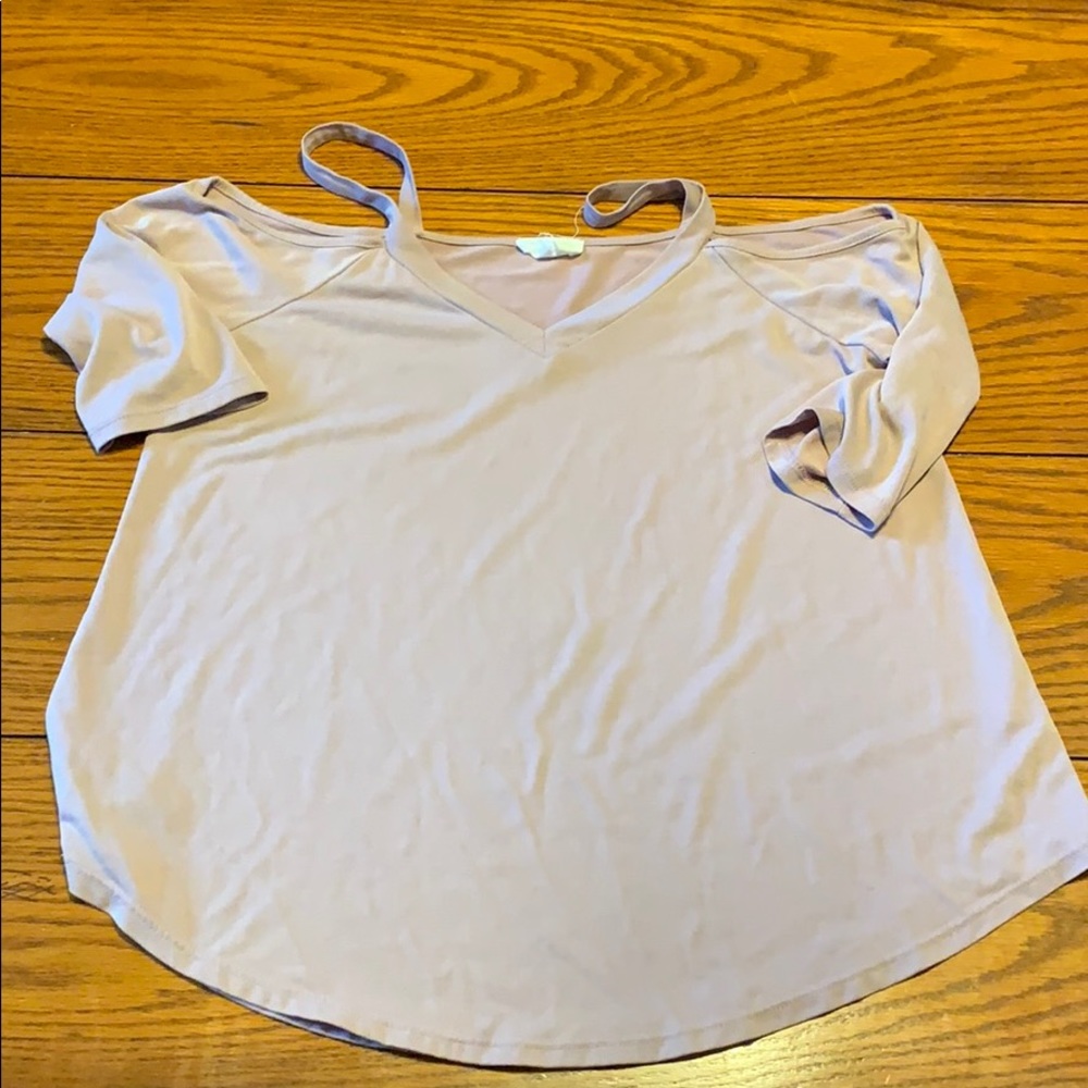 Cute shirt in great condition!